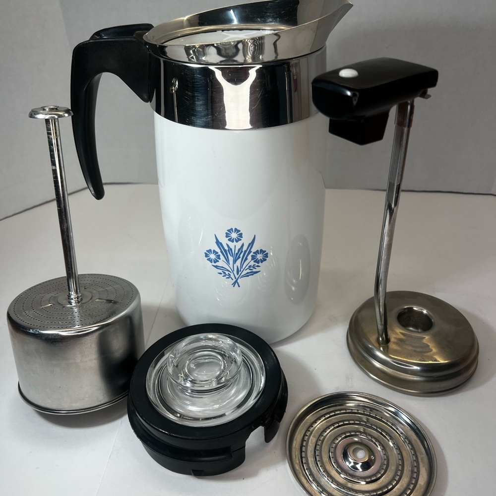 Corning Ware 10 Cup Pitcher and accessories - no plug but in like new condition